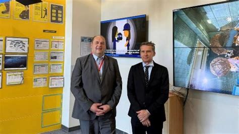 Visite Du Centre National Detudes Spatiales Cnes Et D Airbus Space