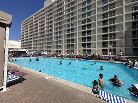 Harrah's Las Vegas Pools: Hours and Amenities - Midlife Miles