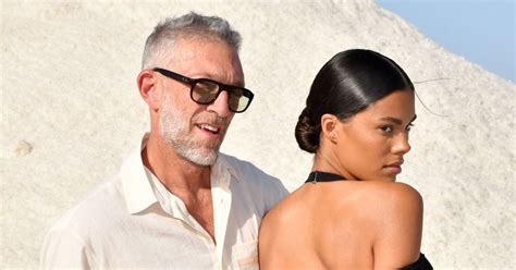 Vincent Cassel Et Sa Femme Tina Kunakey Durant Le D Fil Le Papier La