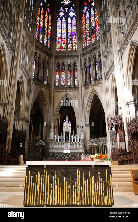 Metz Cathedral. Interior of the choir Stock Photo - Alamy