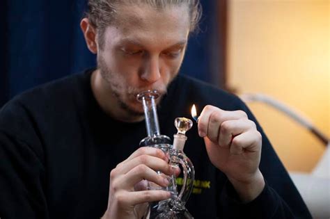 How to Clean a Bong: A Step-by-Step Guide to the Best Ways