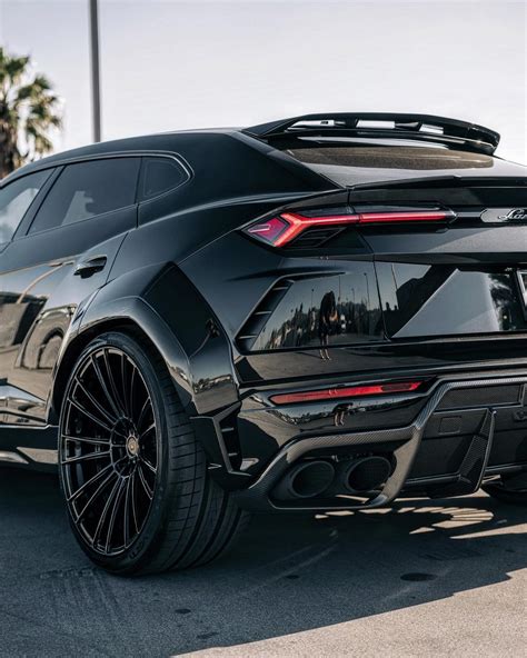 Carbon Widebody Lambo Urus Barely Fits Inside A Lane Rides Stealthy On New Rdbs Autoevolution