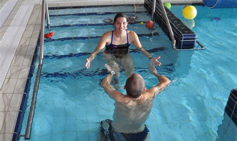 Natation À Allinges Laure Alexandra Robin aide les aquaphobes qui