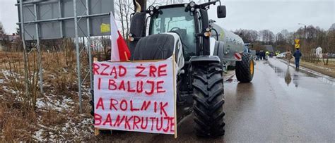 Rolnicy blokują rondo i skrzyżowanie w Sokolanach WIDEO FOTO