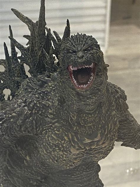 Ghim Trên Godzilla