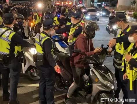 下班族快避開！「待轉大富翁」今晚突襲永和 警強勢疏導恐爆衝突 Ettoday社會新聞 Ettoday新聞雲