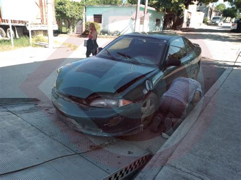 Dos menores lesionados en choque de autos en la Avenida México