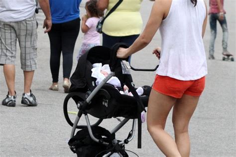 Ego Malvino Salvador Passeia A Mulher E A Filha No Rio Not Cias