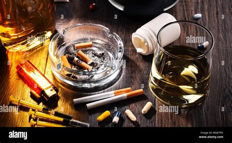 Sustancias Adictivas Incluyendo El Alcohol Tabaco Y Drogas Fotograf A