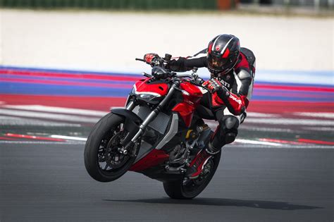 Ducati Streetfighter V