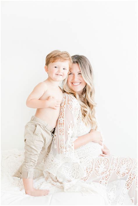 maternity photography with toddler | Natural maternity photography, Studio maternity photos ...