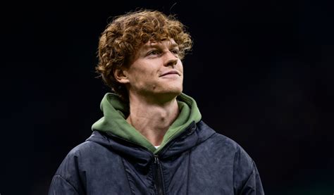 Watch Jannik Sinner Takes To The Slopes In Festive Ski Break Tennis365