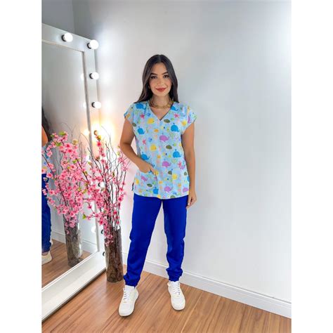 Conjunto Pijama Scrub Estampa Infantil Para Odontopediatria