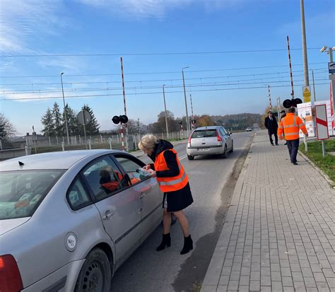 Na Wszystkich Świętych bezpiecznie przez przejazdy kolejowo drogowe