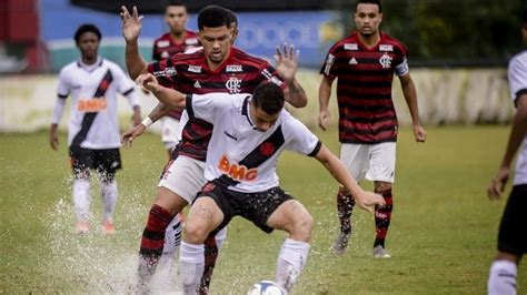 Flamengo E Vasco Repetem No Profissional Rivalidade Que S Aumenta Na Base