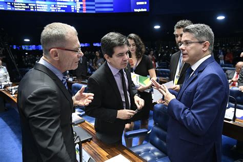 Senadores Apresentam Notícia Crime Contra Aras Por Prevaricação