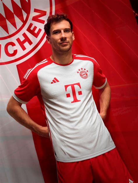 Le Fc Bayern Munich D Voile Son Nouveau Maillot Domicile Une