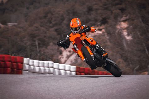 Motorrad Vergleich KTM 450 SMR 2025 Vs KTM 500 EXC F SIX DAYS 2025