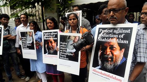 Bangladesh Jailed Photographer Shahidul Alam Granted Bail News Al