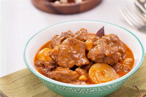 Massaman Curry With Beef Gaeng Massaman Nua Asian Inspirations