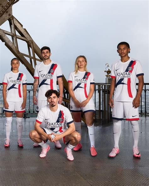 Paris Saint Germain Lan A Camisa Inspirada Em Torre Eiffel Veja Fotos