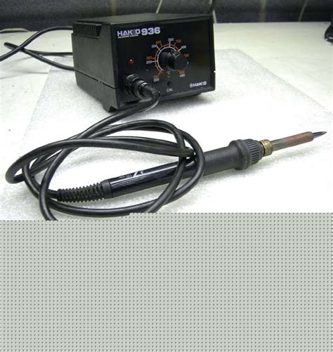 Hakko 936 Soldering Station With 907 Iron Works Well