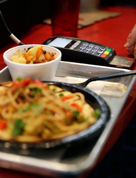 As cashless stores grow, so does the backlash