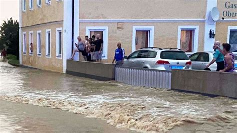 Heftiger Starkregen Und Hagel Schwere Unwetter Ziehen Ber Bayern