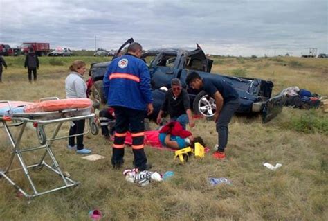 Vuelca Familia De Paisanos Muere Un Menor Proyecto