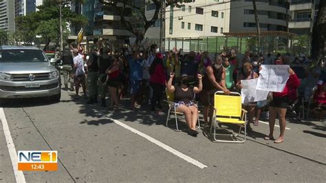 Barraqueiros De Praias Do Recife Fazem Protesto Em Boa Viagem Na Zona