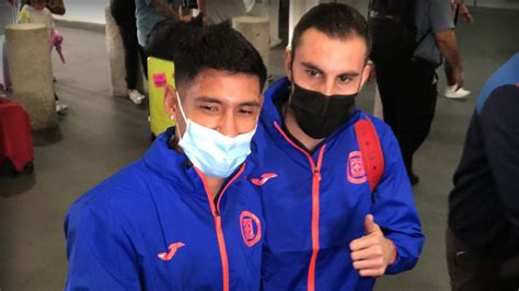 Uriel Antuna Y Alejandro Mayorga Visten Los Colores De Cruz Azul