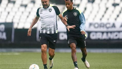 Botafogo Faz Treino Aberto No Nilton Santos E Recebe Torcida Em Uni O