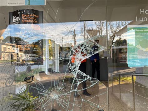 Violenta Protesta De Trabajadores Municipales En Rold N Sl