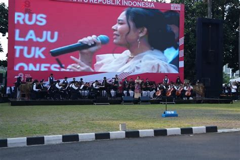 Bersama Jebolan Indonesian Idol Smk Ini Sajikan Orkestra Di Kemendikbud