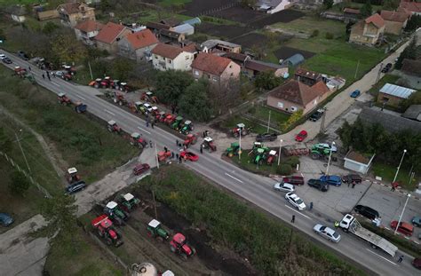 Ju Ni Banat Poljoprivrednici Nastavljaju Sa Blokadama