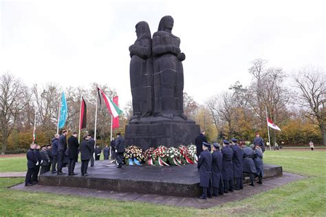 Gedenken Zum Volkstrauertag Landeshauptstadt D Sseldorf