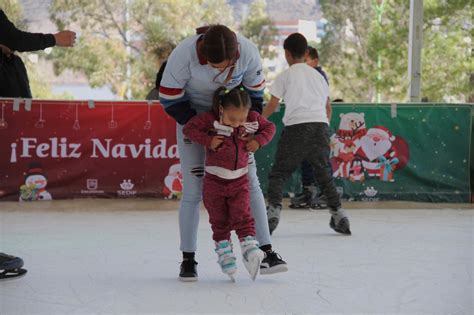 Disfrutan Ni Os Fresnillenses De La Pista De Hielo Ubicada En La