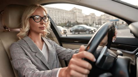 Cu Ntos Pares De Gafas Hay Que Llevar En El Coche La Dgt Responde