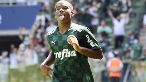 Palmeiras goleia o Santos e é campeão inédito da Copinha veja os gols