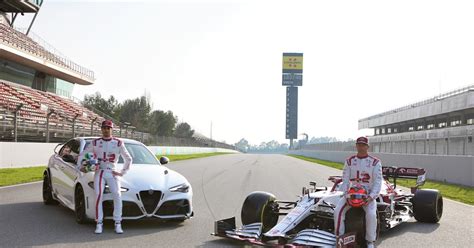 Giulia Gta In Pista Con I Piloti Alfa Romeo Nel Campionato Di F