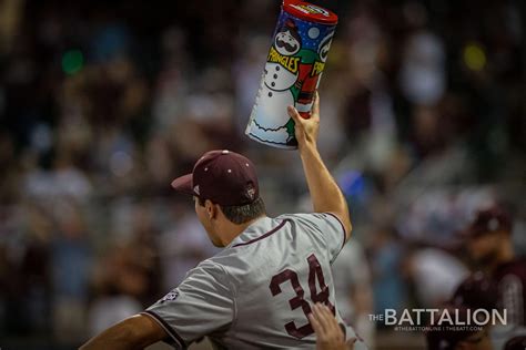 Aggie, Longhorn rivalry debuts in Omaha, loser to be booted back home ...