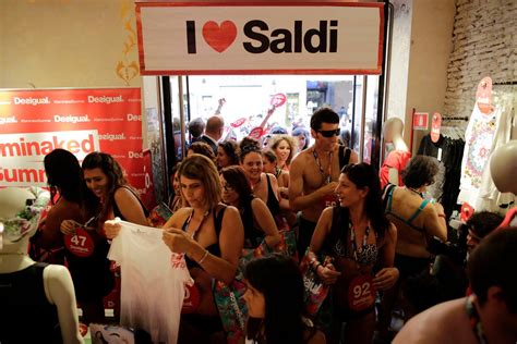 Saldi Al Via Oggi In Tutta Italia Shopping Per 28 Milioni Di Italiani