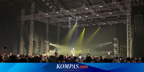 Buka Konser Di Jakarta Keshi Ajak Penonton Lompat Lewat Lagu Get It