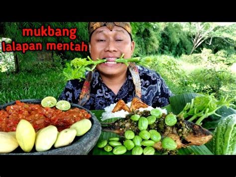 MUKBANG LALAP BATANG PEPAYA MENTAH JENGKOL MUDA IKAN MAS SAMBEL PETE