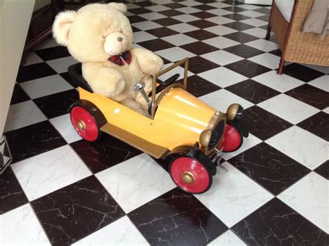 Brum Pedal Car authentic and original - Ragdoll Productions ready for cruising Bigtown | in Vale ...