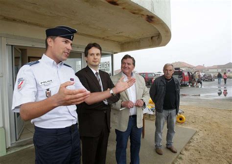 Sur Le Littoral Aquitain Les Secours Distribuent Des Bracelets Aux