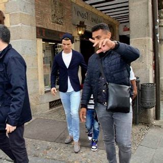 Cal Ado De Cristiano Ronaldo Causa Estupefa O Em Passeio Namorada