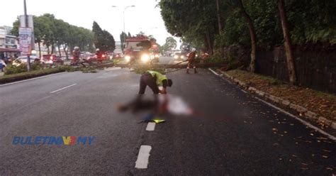 Warga Emas Maut Motosikal Rempuh Pokok Tumbang Buletin Tv Malaysia