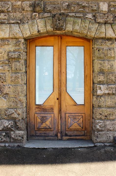 Puertas Dobles De Madera Antiguas Con Insertos De Vidrio Fachada