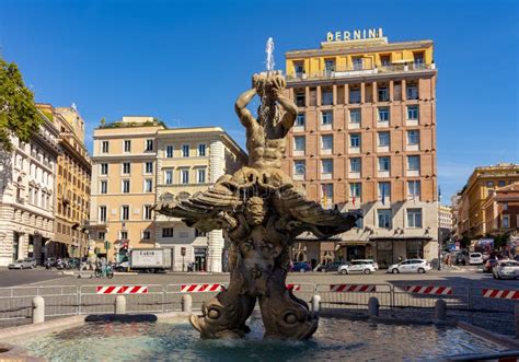 Roma Italia Octubre Fuente Triton En La Plaza Barberini Imagen